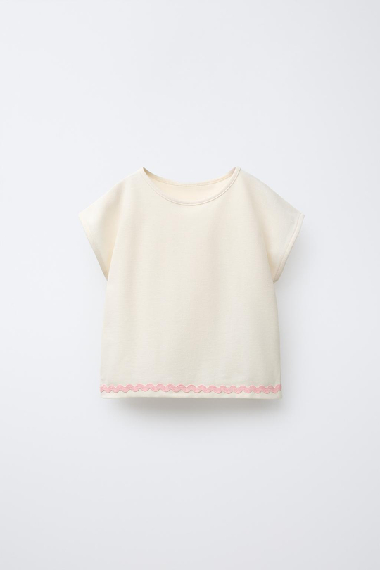 ZARA ФУТБОЛКА С ВОЛНИСТОЙ ТЕСЬМОЙ, ЭКРЮ