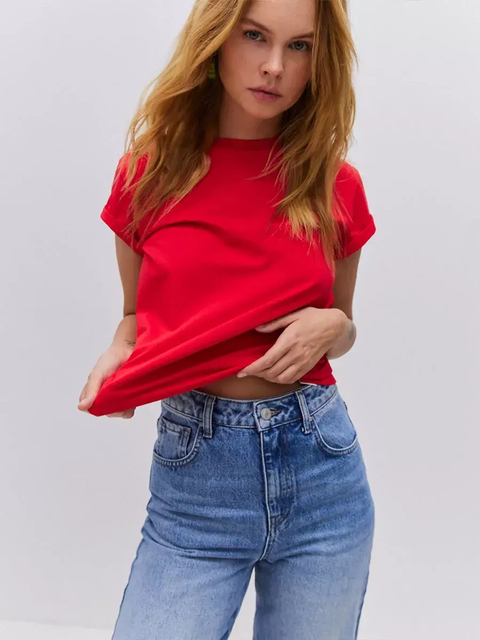 Футболка с подвернутым рукавом