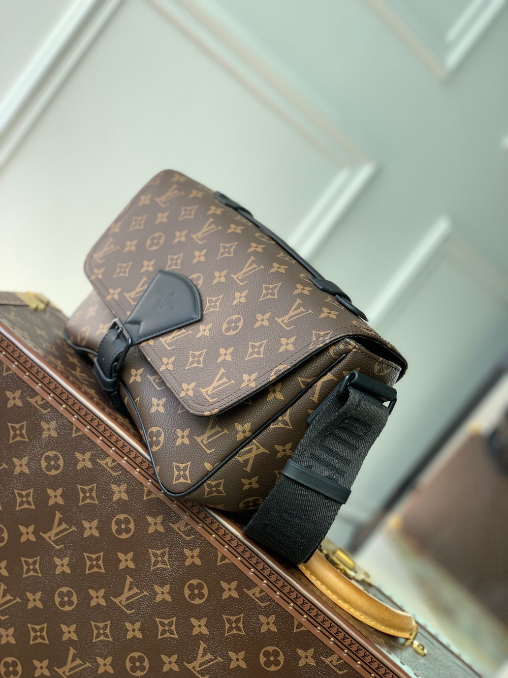 Louis Vuitton Montsouris Messenger Bag
