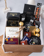 Подарочный набор сладостей в деревянном ящике