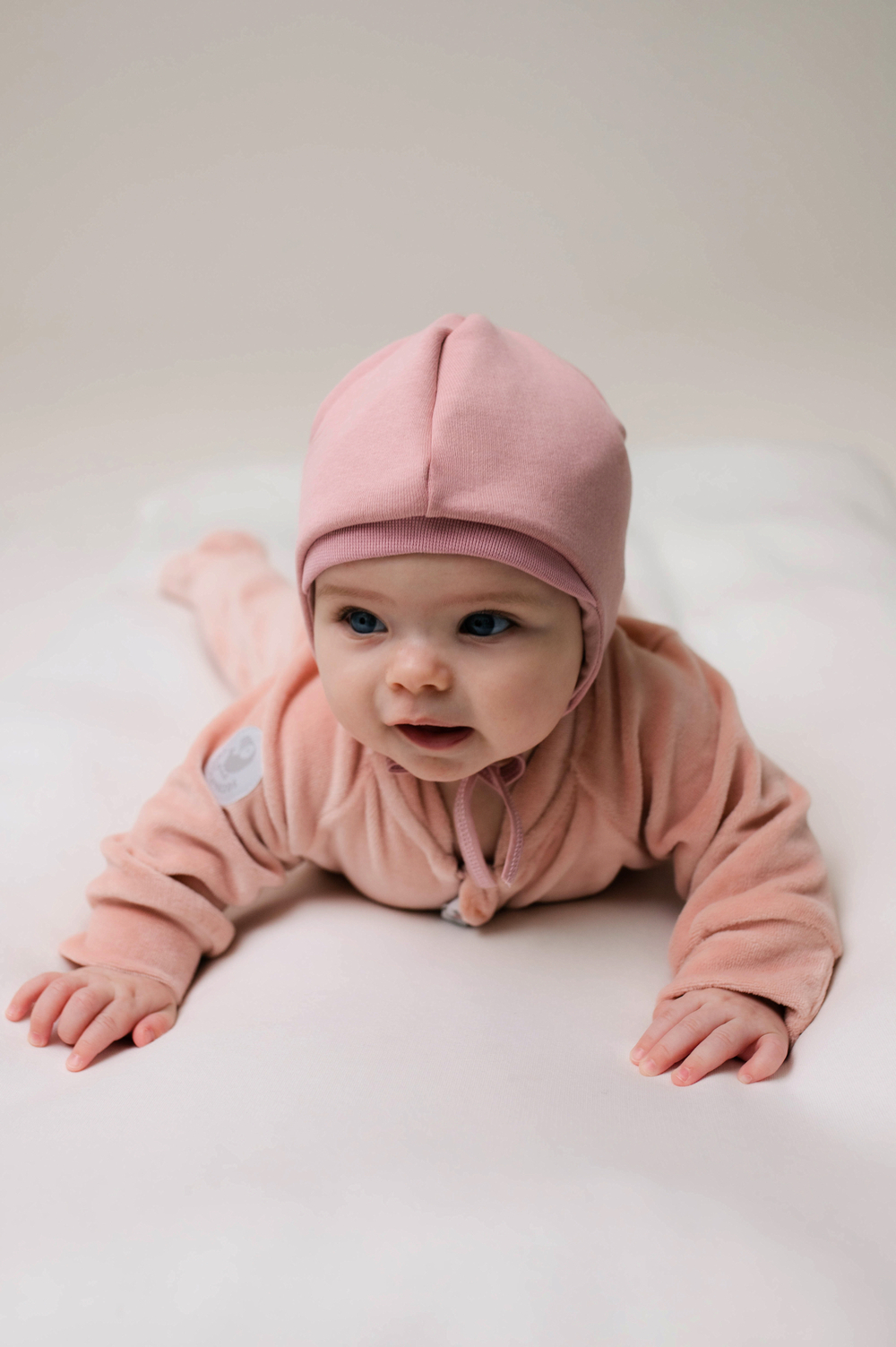 Шапка утеплённая из футера (пудра)