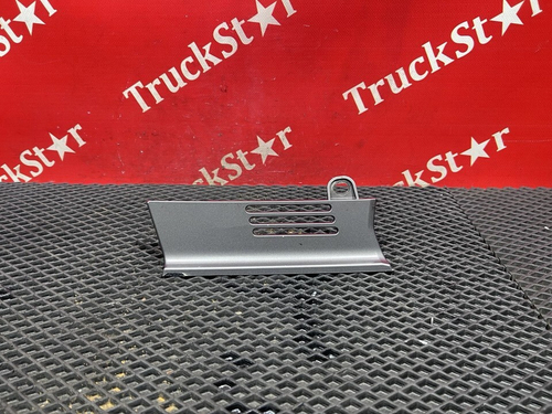 Накладка решетки радиатора правая