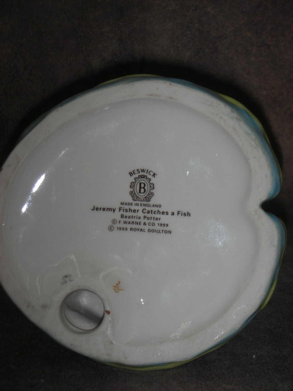 Статуэтка. Фарфор. Мистер Джереми Фишер поймал рыбу. Royal Doulton. Англия