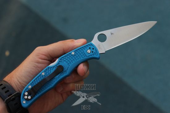 Складной нож Spyderco Endura Flat Ground Blue C10FPBL c клинком из стали VG-10, рукоять FRN