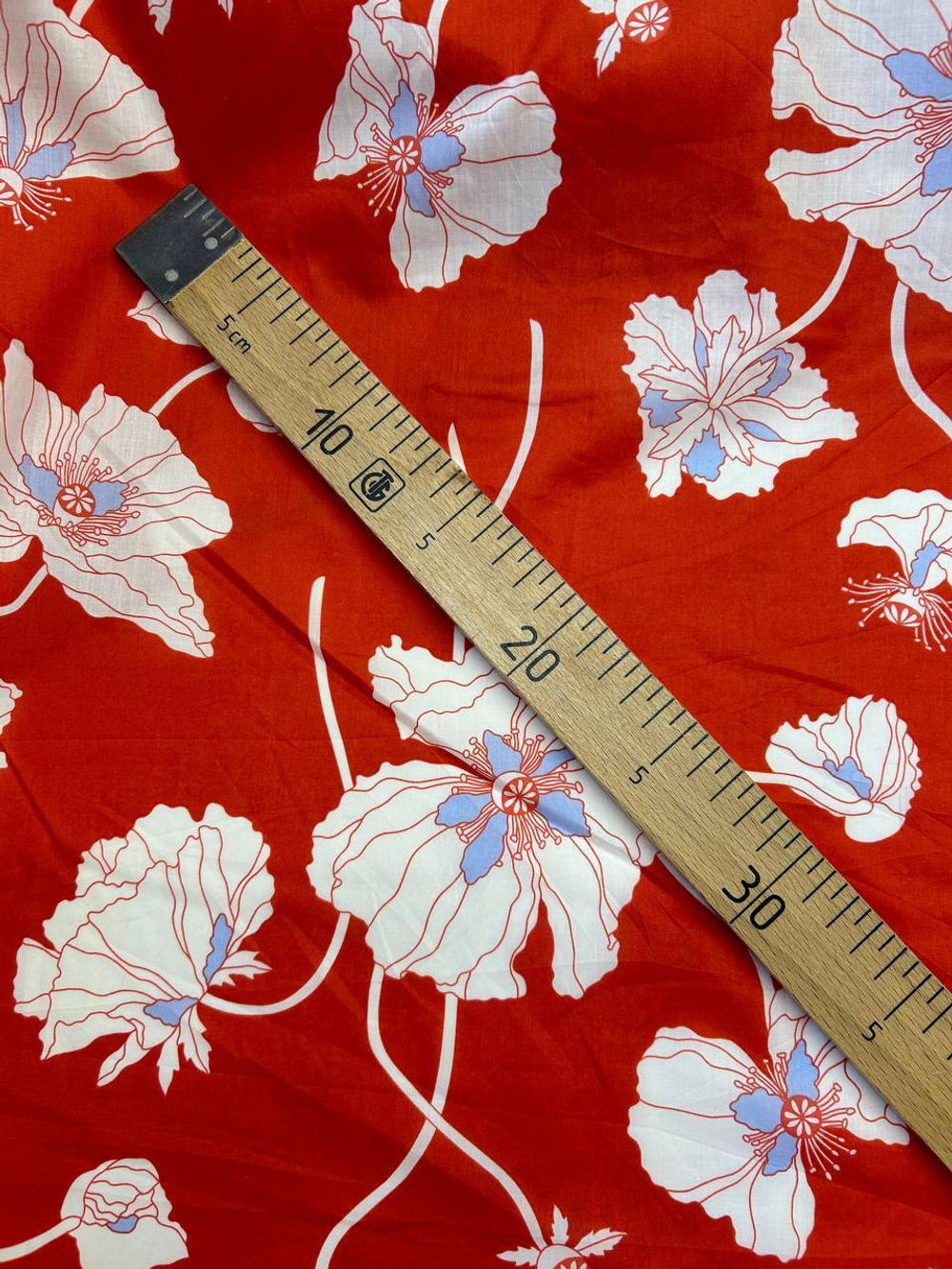 Хлопок Liberty красный с белыми маками Tana Lawn™ Cotton - The Curated Floral