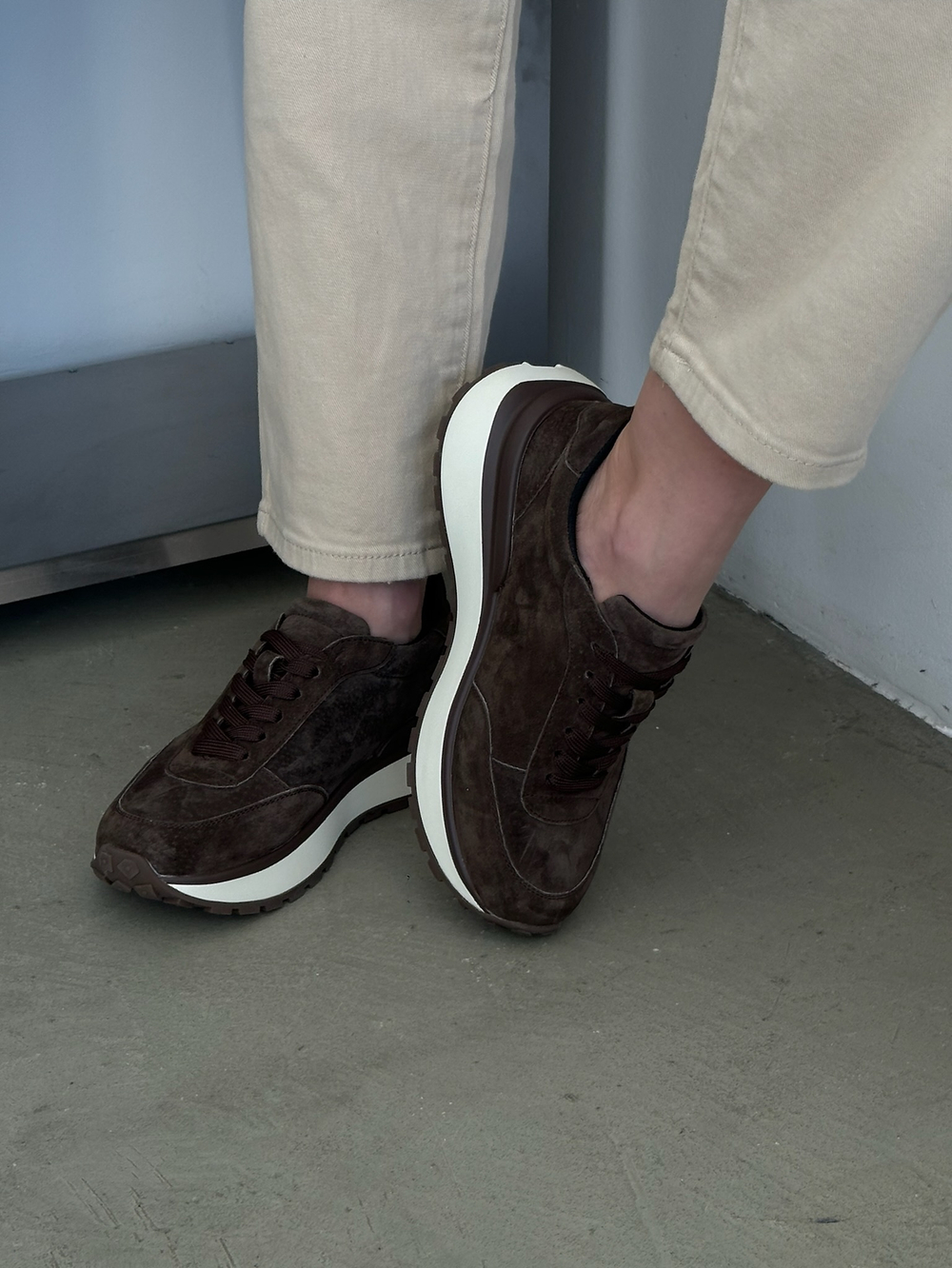 Кроссовки из натуральной замши