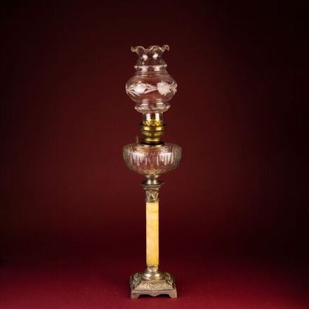 Винтаж: Старинная керосиновая лампа