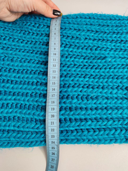 Шарф  с кисточками