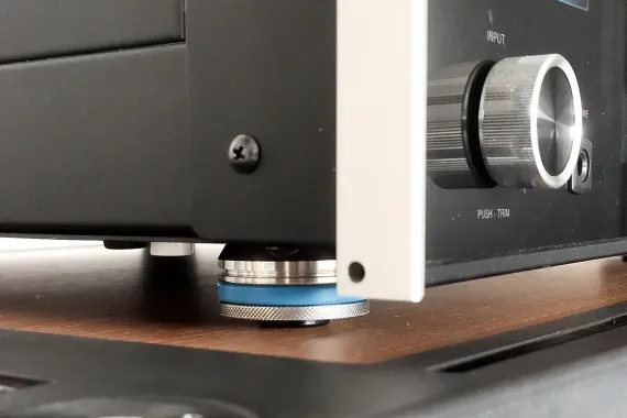 Bassocontinuo Ultra Feet MC Edition Turntable
