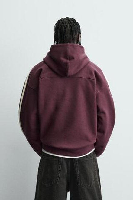 ZARA ТОЛСТОВКА С НАШИВКАМИ И КОНТРАСТНЫМИ ПОЛОСАМИ, ГРАНАТОВЫЙ