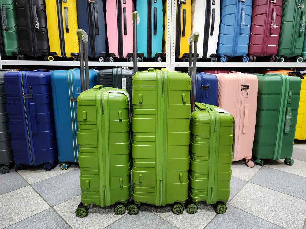 Чемодан Большой (L) полипропилен "Mironpan" съёмные колёса