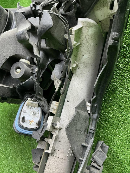 Битая Фара правая Geely Atlas 2 (2023-н.в.) LED