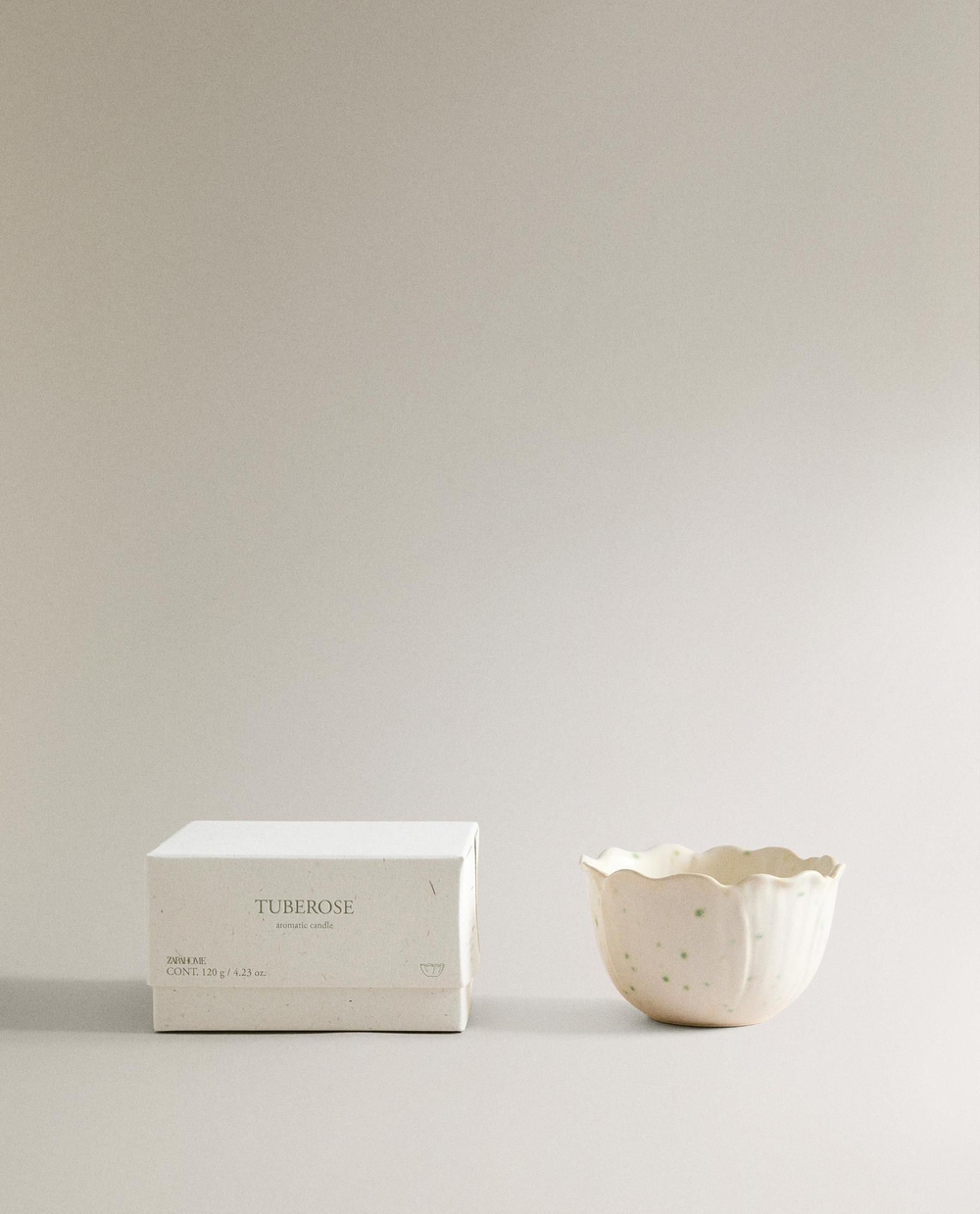 Zara Home - Ароматическая свеча tuberose, 120 г