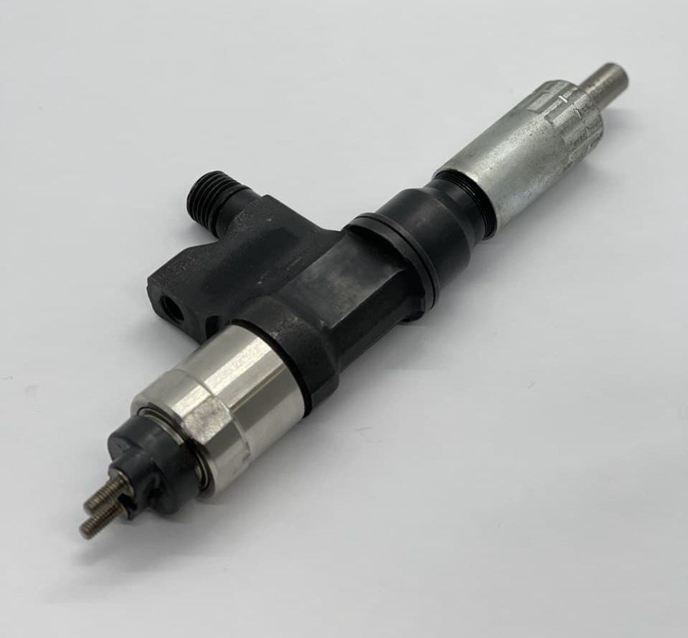 Форсунка JCB 17/927700, 332/G6714, Denso: 09500-5471, 095000-89000. Isuzu: 2901231000, 8973297035