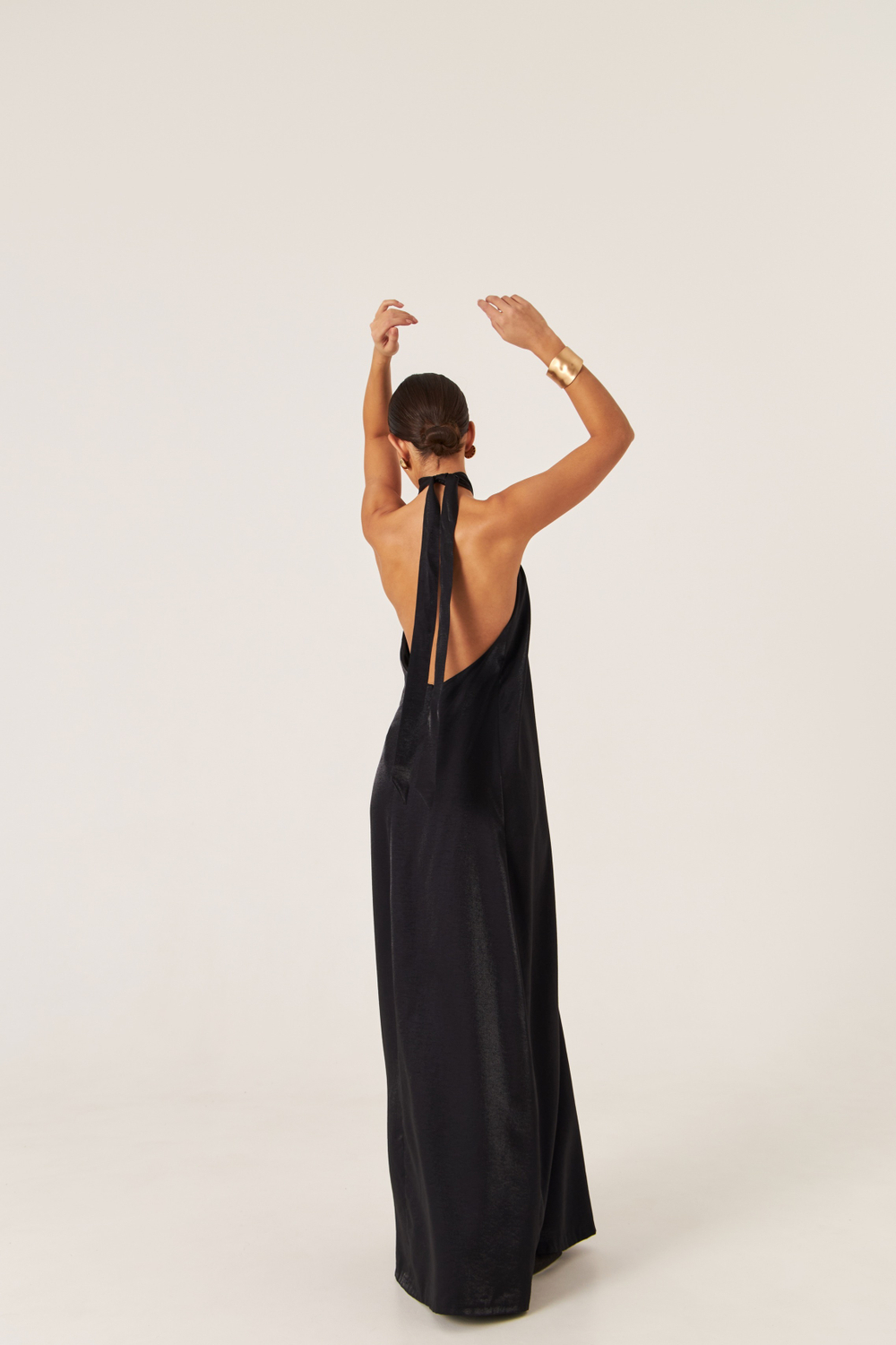 Платье с открытой спиной