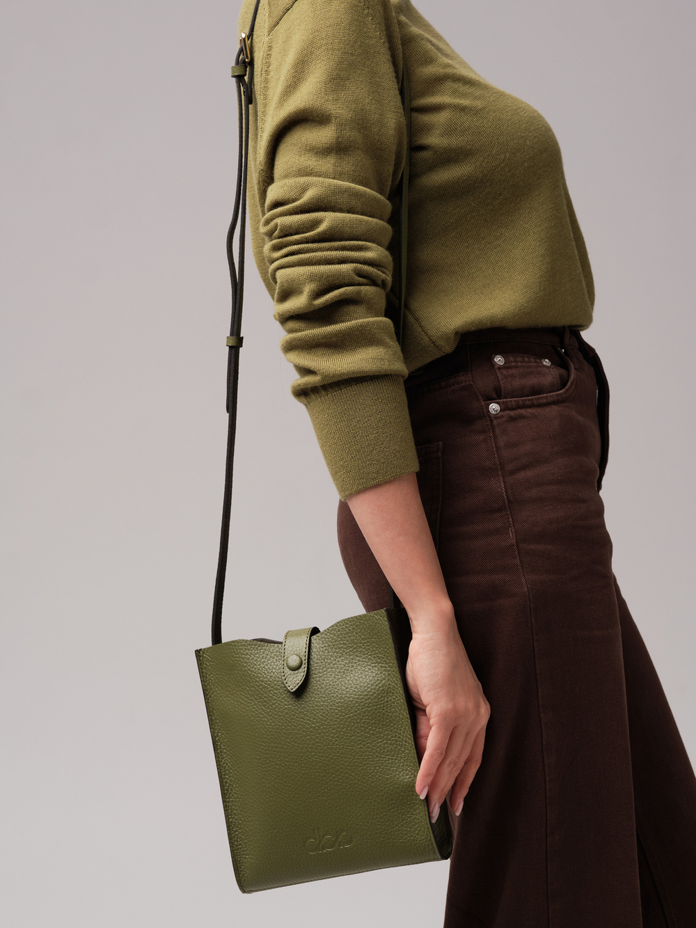 Женская кожаная сумка кросс-боди DBR 30919 зеленая водоросль