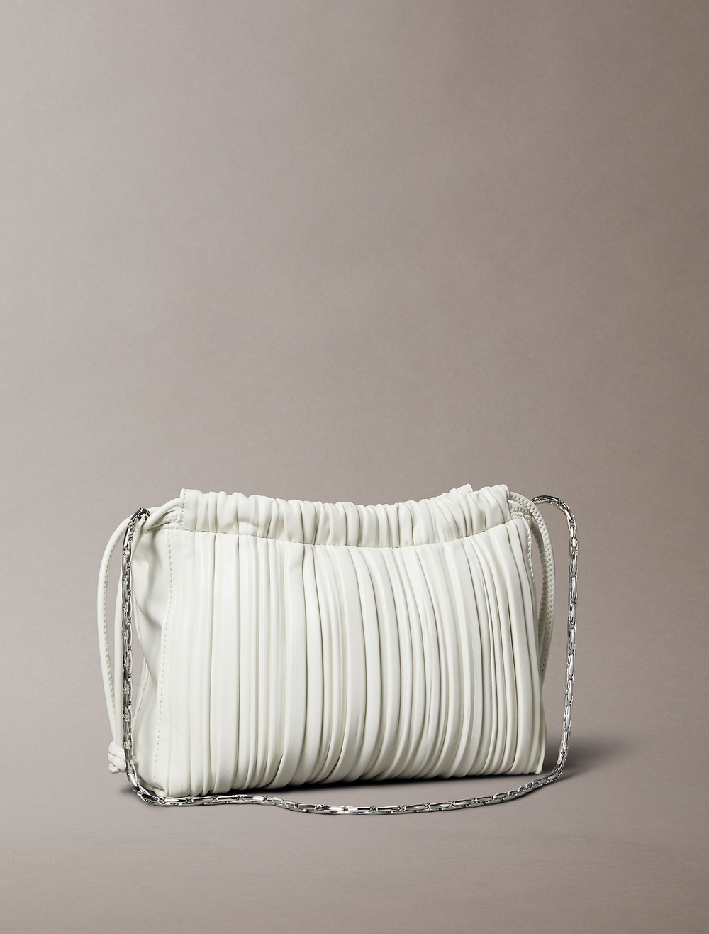 Сумка Calvin Klein Plisse Drawstring Crossbody Bag Lily White