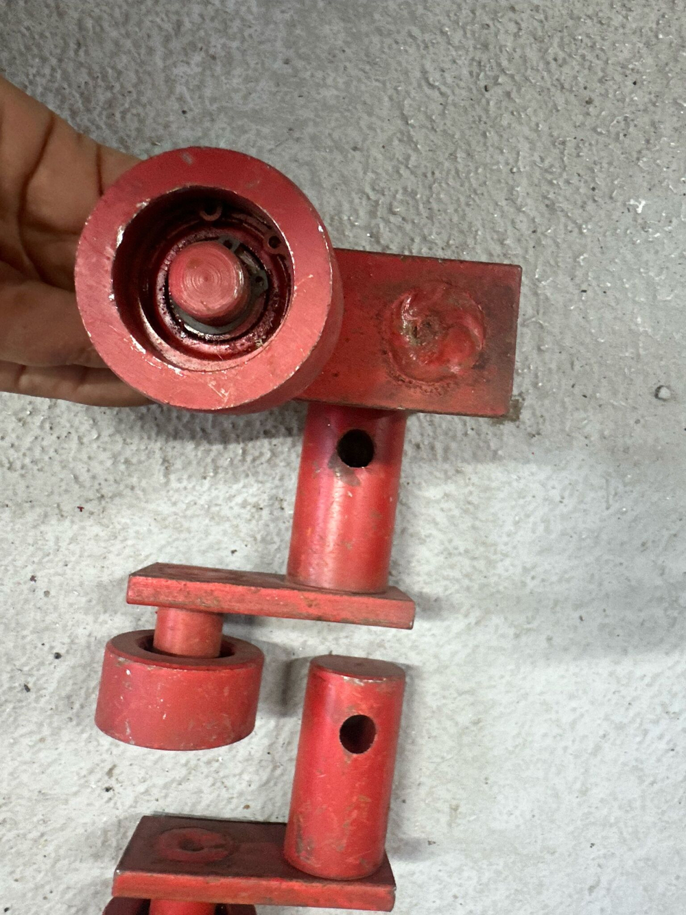 Кулачок с роликом боковины правой пресс-подборщика киргизстан