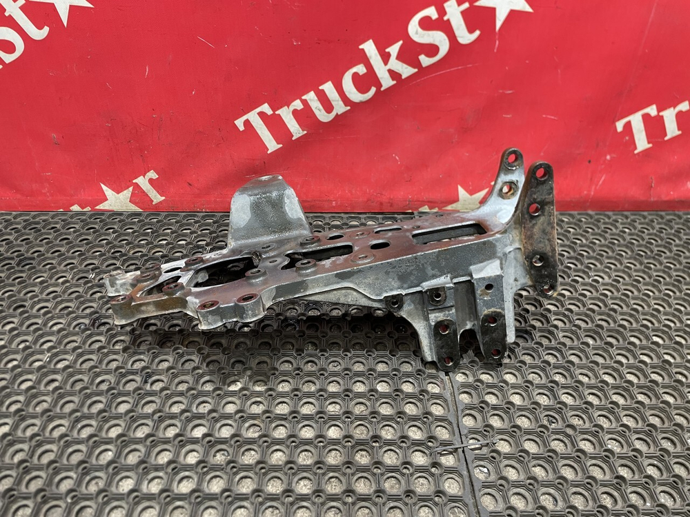 Кронштейн рессоры передней правый