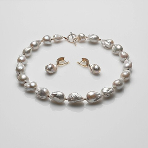 Ожерелье и серьги из барочного жемчуга