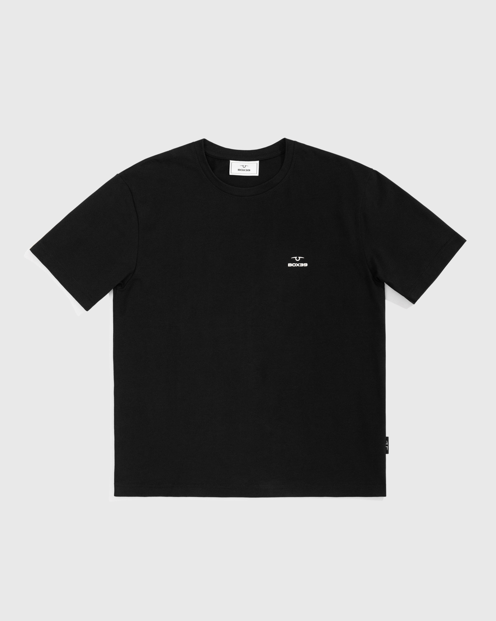 Футболка черная с лого на груди M