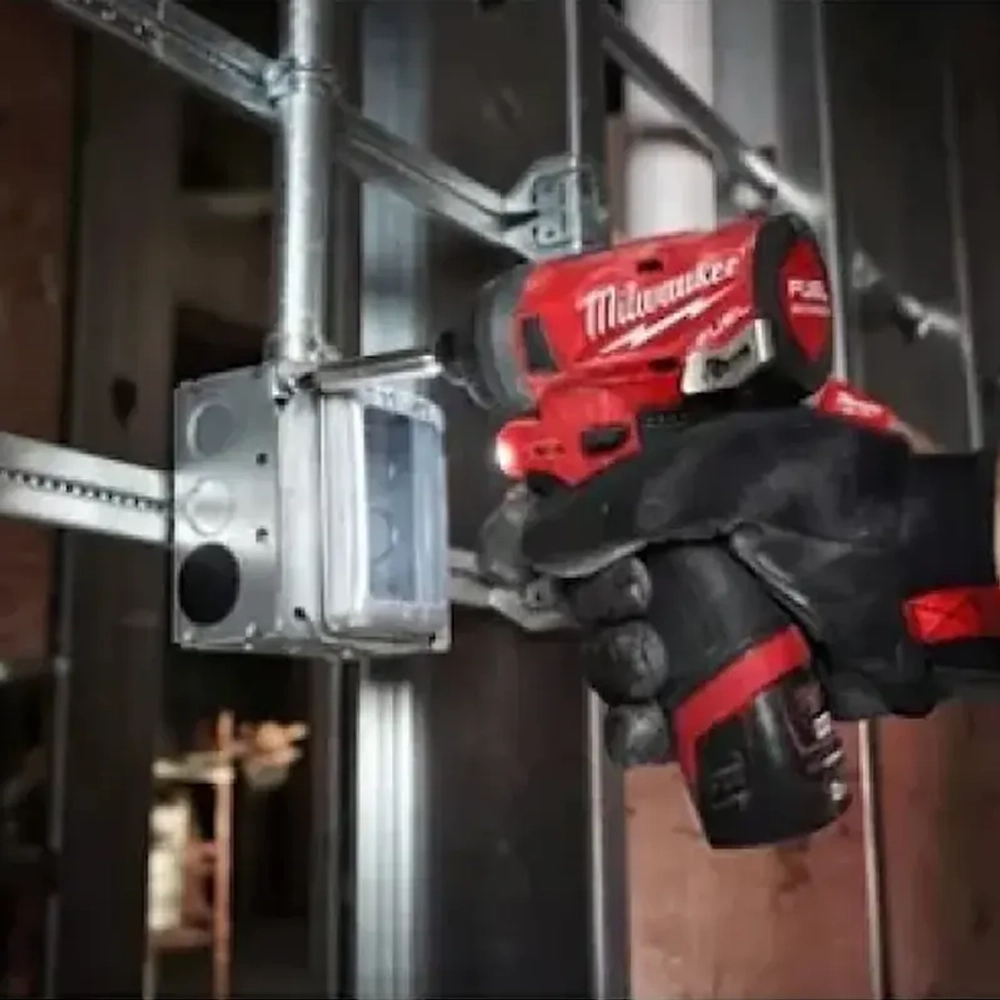 Milwaukee M12 FID-202X FUEL винтоверт аккумуляторный (2 x 2 Ач, ЗУ) 4933459823