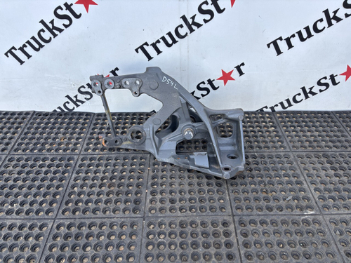 Кронштейн рессоры передней левый 2018г.