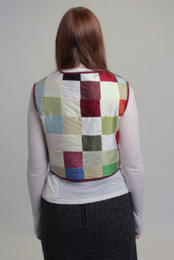 Жилет из шелка с мехом