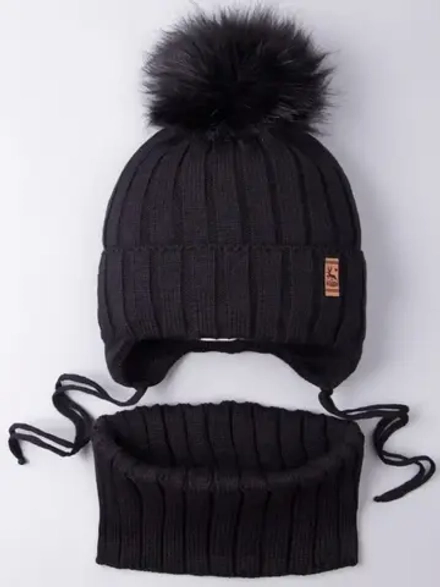 Шапка зимняя для мальчика на завязках и снуд