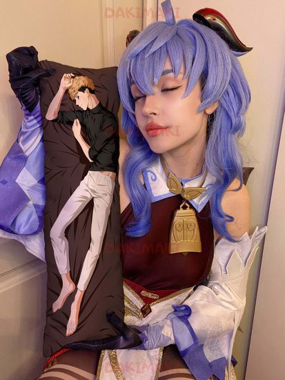 Мини дакимакура О Сану из Убить сталкера арт. M0894, 60х20 см