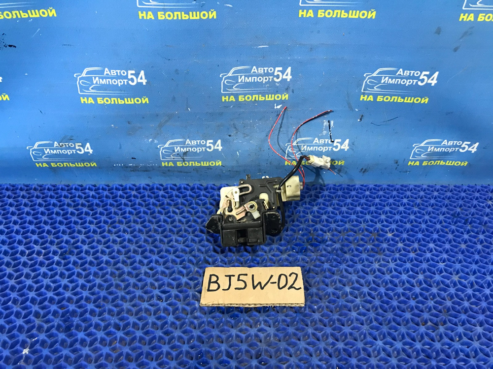 Замок багажника MAZDA FAMILIA 2001