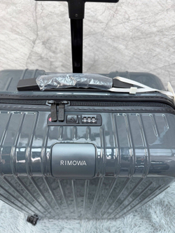 Дорожный чемодан Rimowa Essential Lite