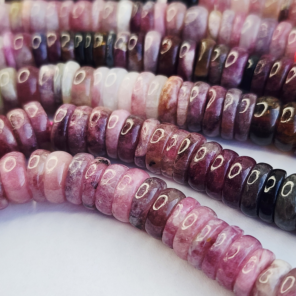 Турмалин природный, рондель 7.7 - 7.8мм, яркий, цена за нить 5см