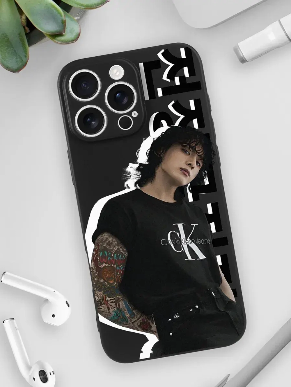 Чехол на iPhone 16 Pro Max