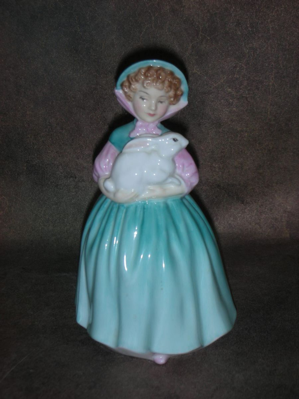 Статуэтка. Фарфор. Девочка с кроликом. Royal Doulton. Англия
