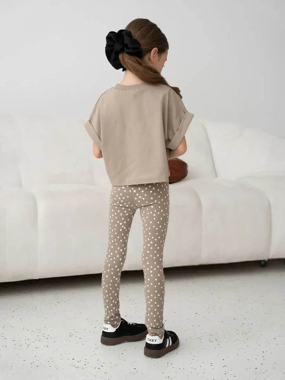 Костюм для девочки летний футболка и леггинсы