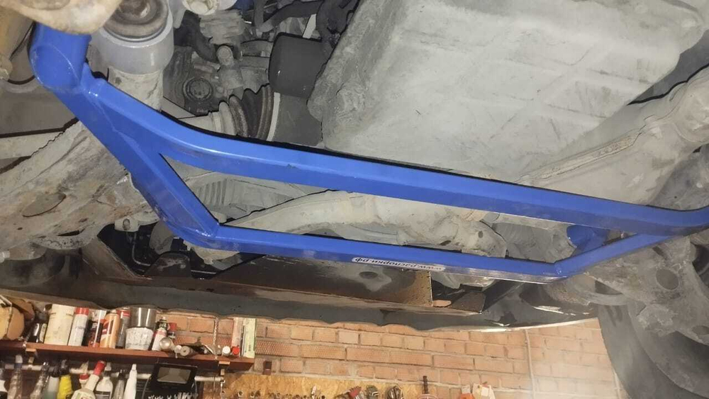 Усилитель жесткости передний нижний Subaru Legacy 3 (Lancaster) (BH)