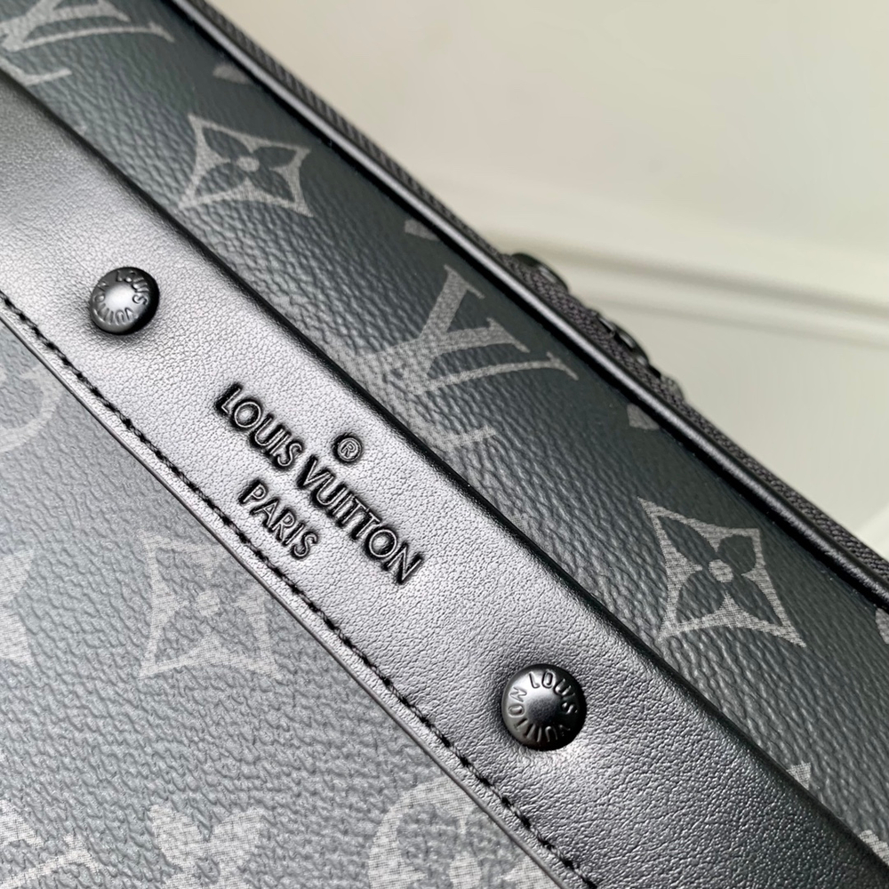 Louis Vuitton Alpha Messenger