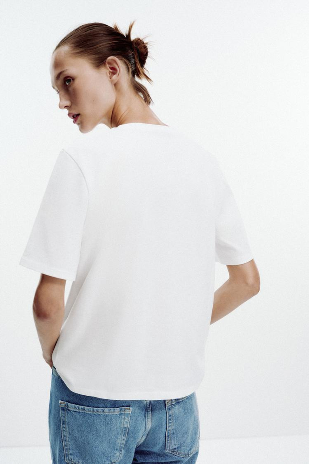 ZARA ФУТБОЛКА С ОБЪЕМНЫМИ ЦВЕТАМИ, БЕЛЫЙ