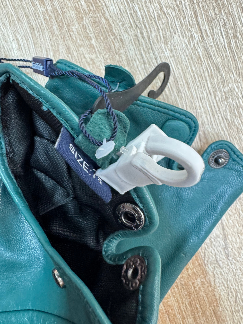 Перчатки. Женские. Материал верха: Кожаные люкс качества. Подклад: Шелк. 5 шт в упаковке.