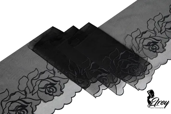 05-153 Вышивка на неэл. сетке двухслойная 19 см, Розы, черный (правая)