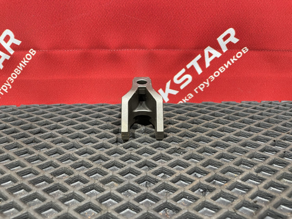 Кронштейн форсунки топливной