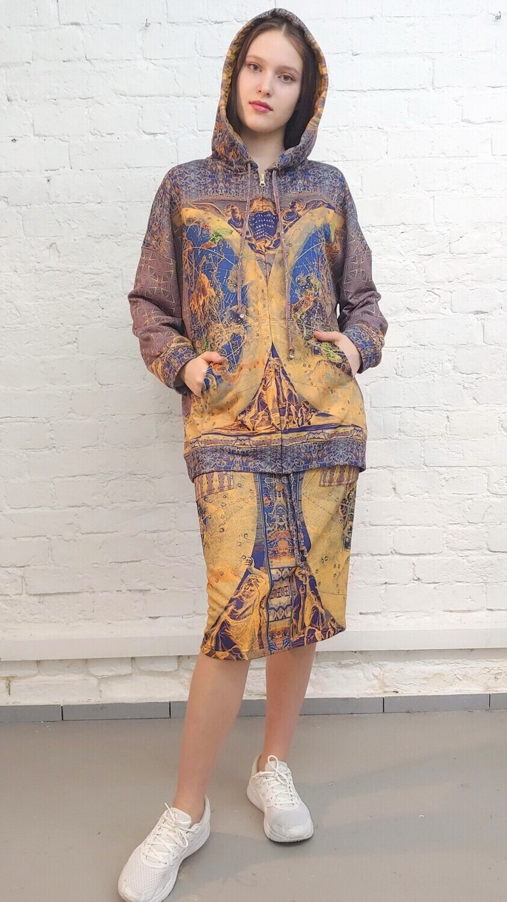 Худи «Зодиак», по мотивам иллюстраций из Небесного атласа Андреаса Целлариуса «Гармония Макрокосмоса»