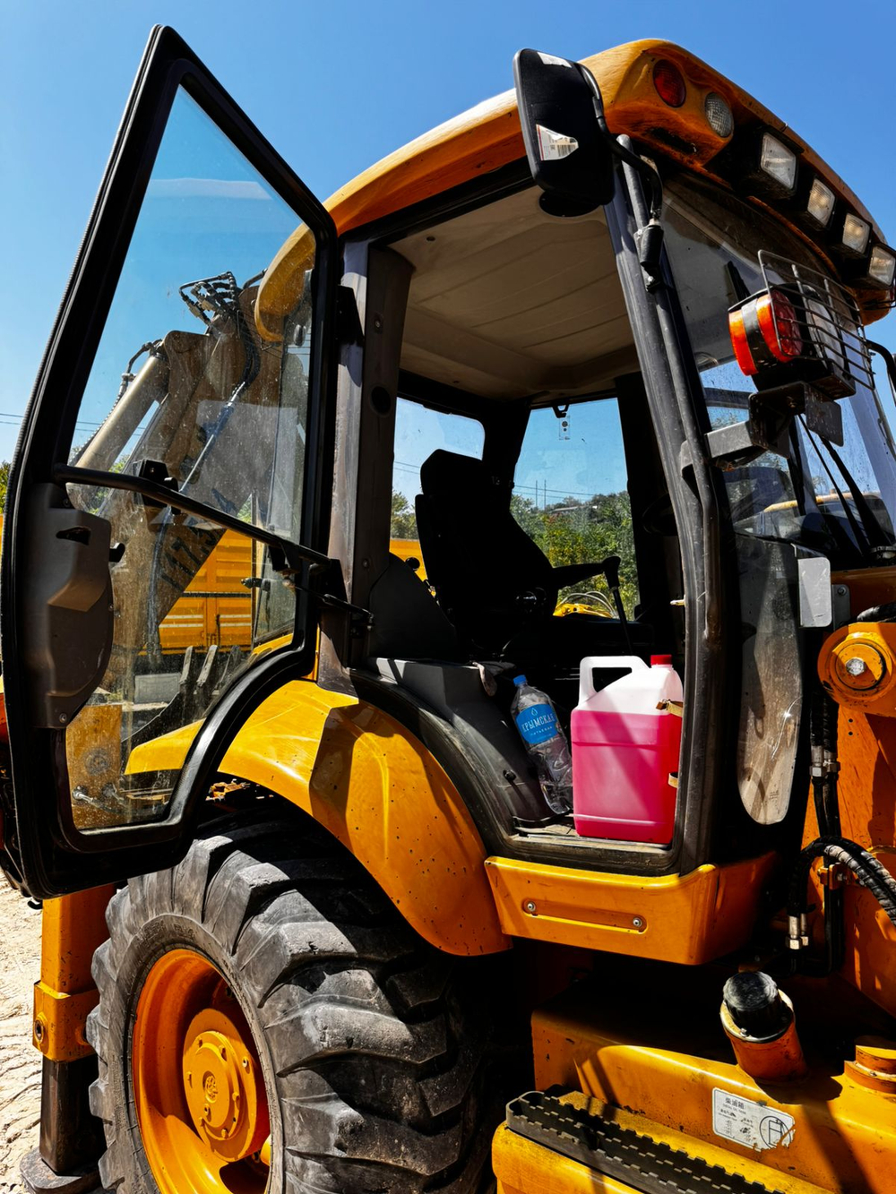 REDSTAR T17* Экскаватор-погрузчик T17,5/24 (Дизельный, 4,8 л, 102 л.с., АТ)