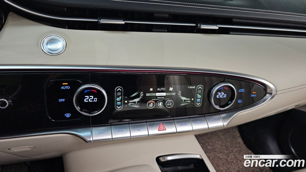 Genesis GV70 2.5T Бензин 2WD (08.2023)