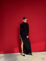 Платье макси с драпировкой сбоку и разрезом, Черное