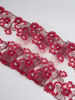 Вышивка на сетке белая с красным и бордовым неэластичная ширина 17 см