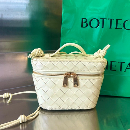 Bottega Veneta Mini Intrecciato Vanity Case