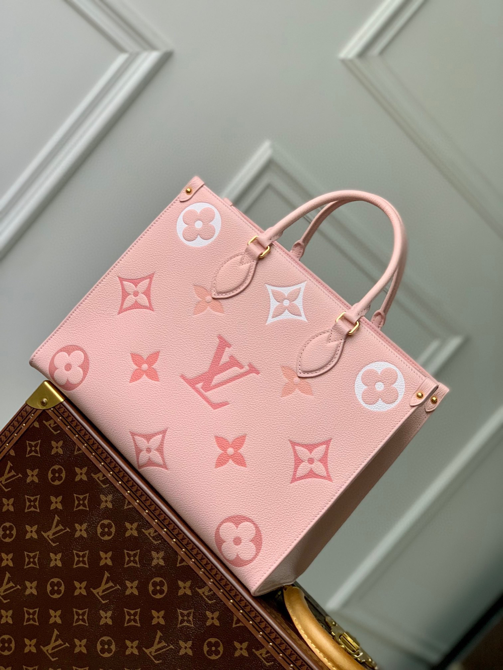 Louis Vuitton OnTheGo MM
