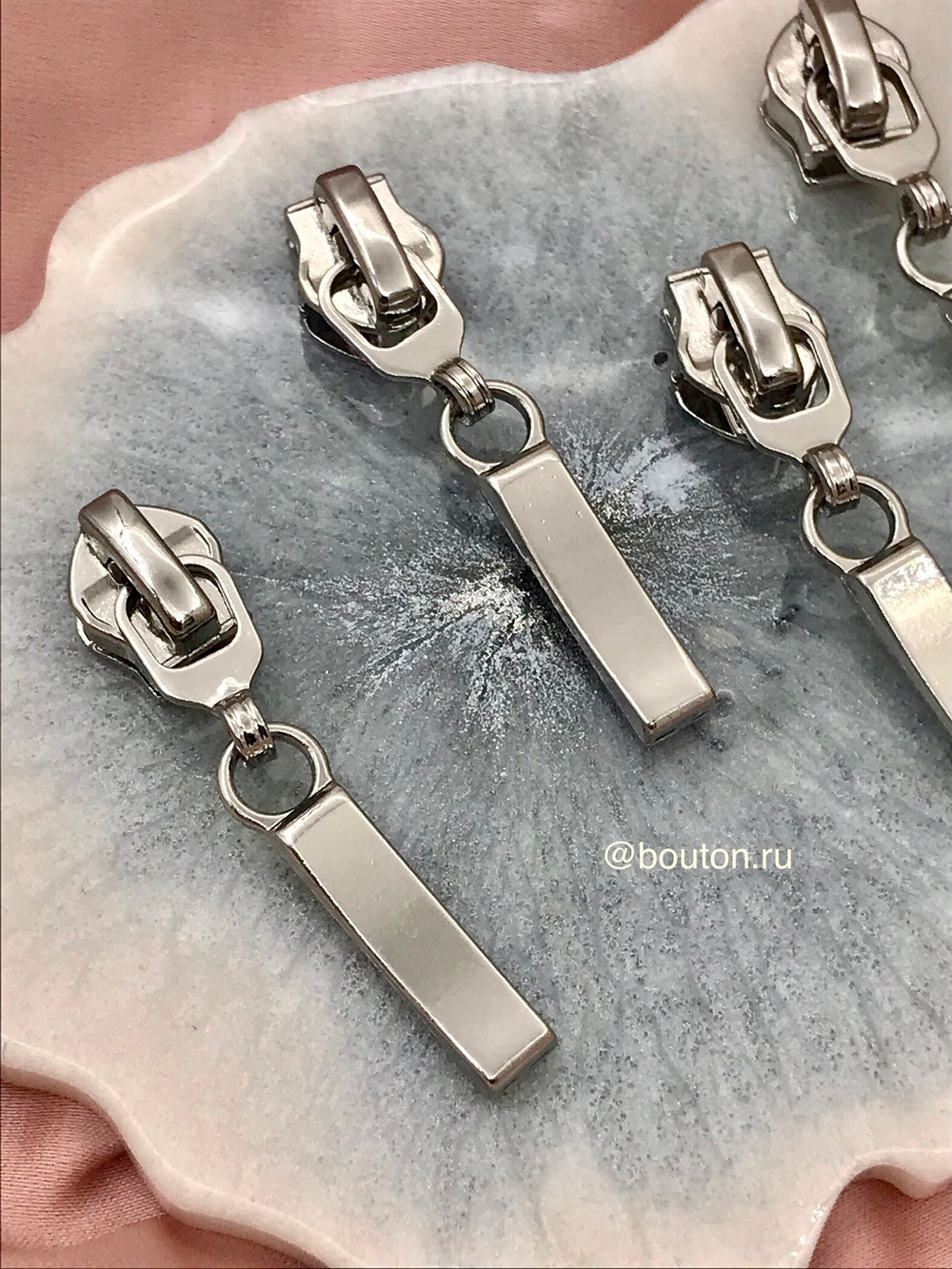 Собачка / бегунок для молнии серебро с подвесным брелоком Т5